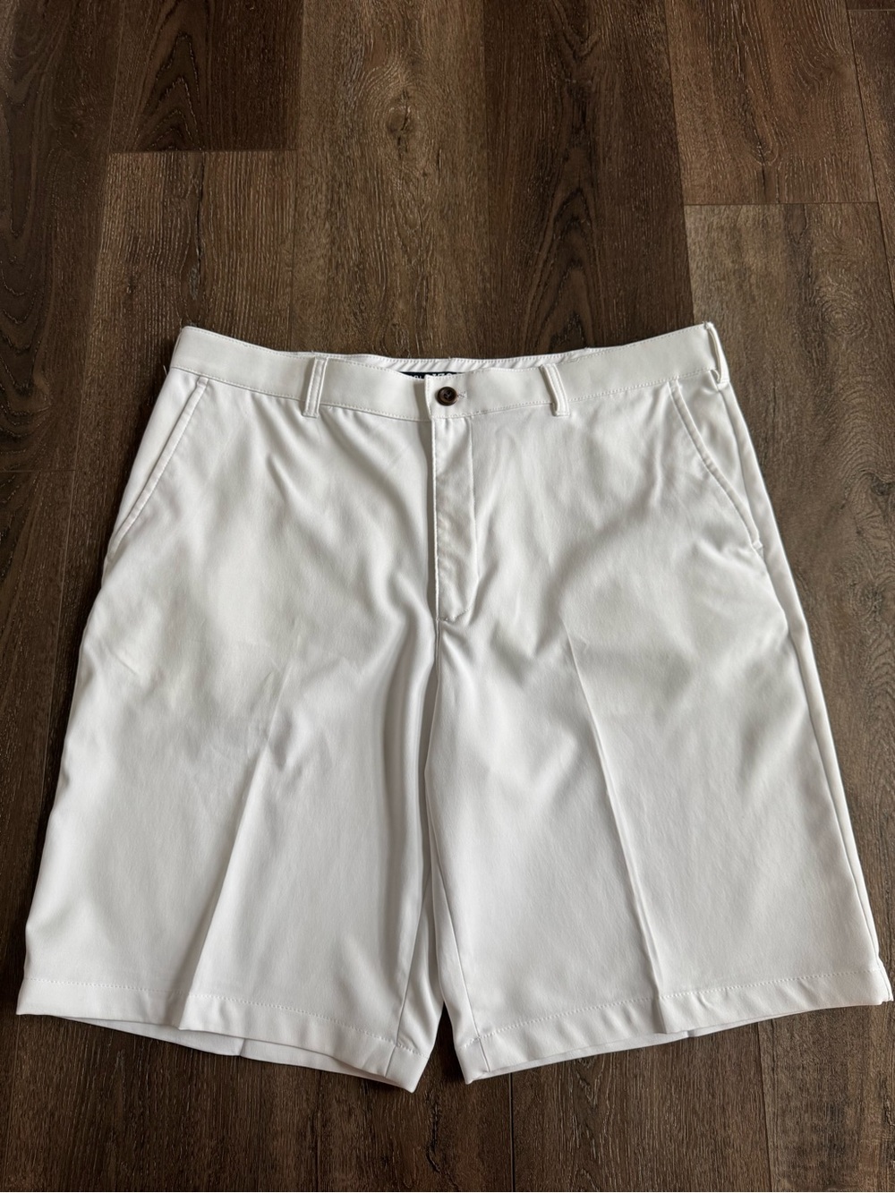Izod Men's White Flat-Front Performance Shorts Men’s Size 36